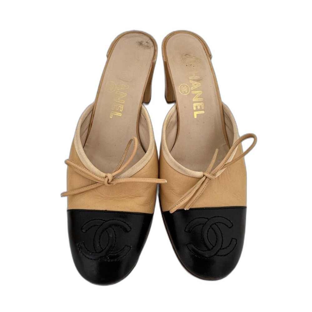 Chanel Vintage CC Logo Black Beige Captoe Mules Heels Closed Toe Shoes 
EU 36